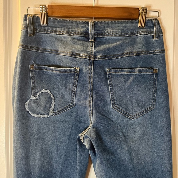 EST 1947 Denim bell bottoms stretchy jeans with heart patch. High waist - Picture 9 of 12